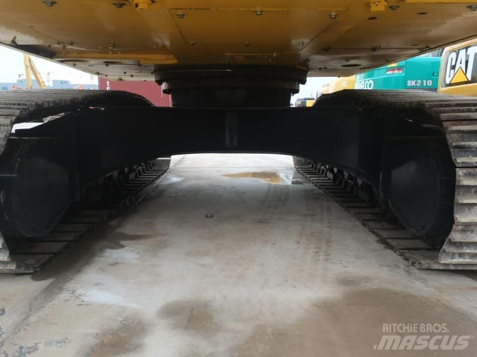 Komatsu PC 220-8 Crawler Excavators