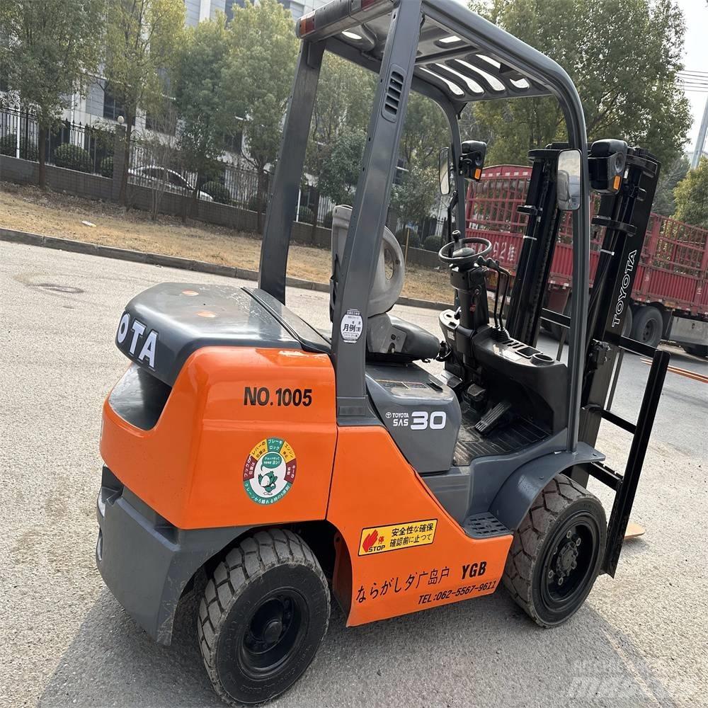 Toyota 8 FDK 30 Diesel Forklifts
