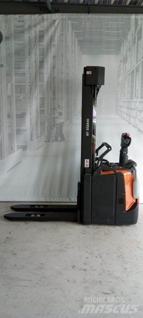 Toyota SPE160L Pedestrian stacker