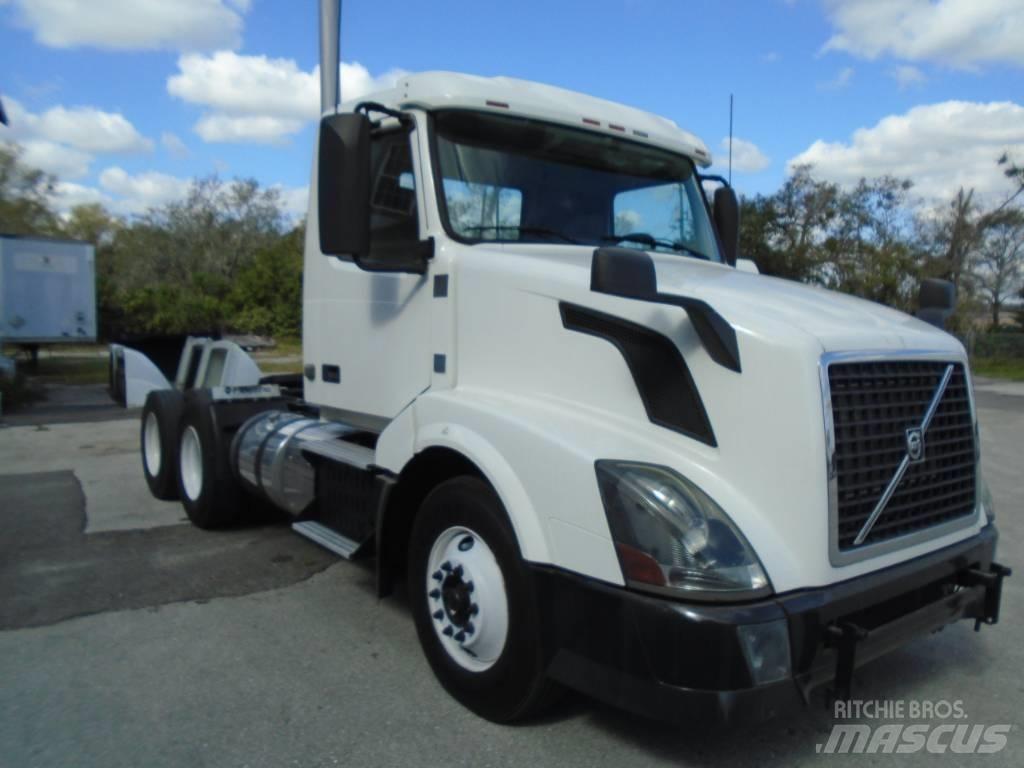 Volvo VNL 64 300 Conventional Trucks / Tractor Trucks