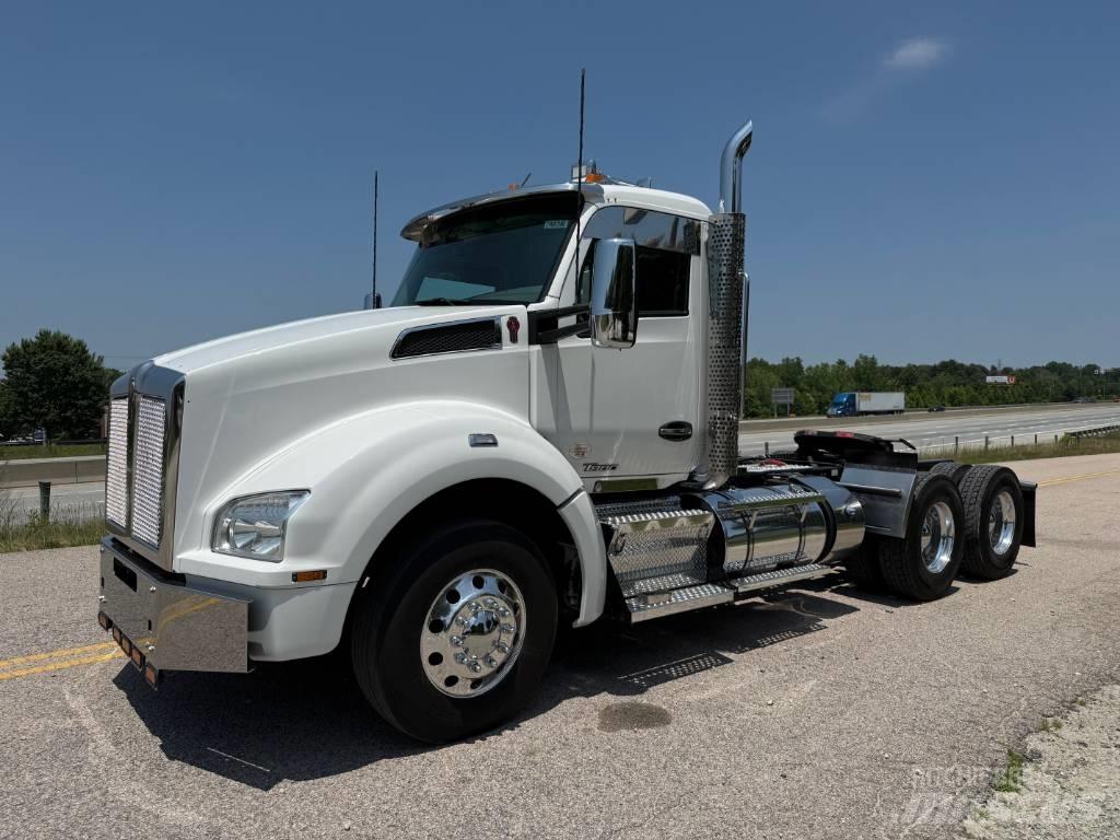 Kenworth T 880 Conventional Trucks / Tractor Trucks
