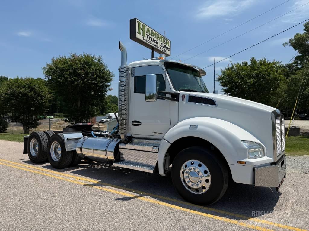 Kenworth T 880 Conventional Trucks / Tractor Trucks