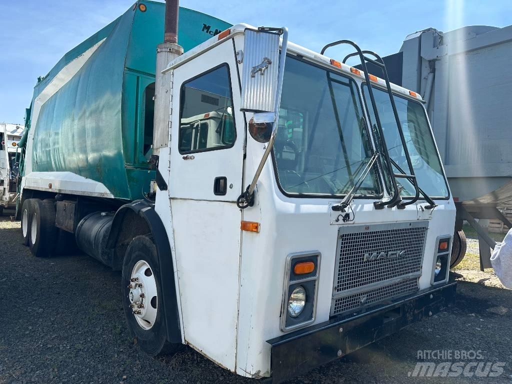 Mack LE Garbage Trucks / Recycling Trucks