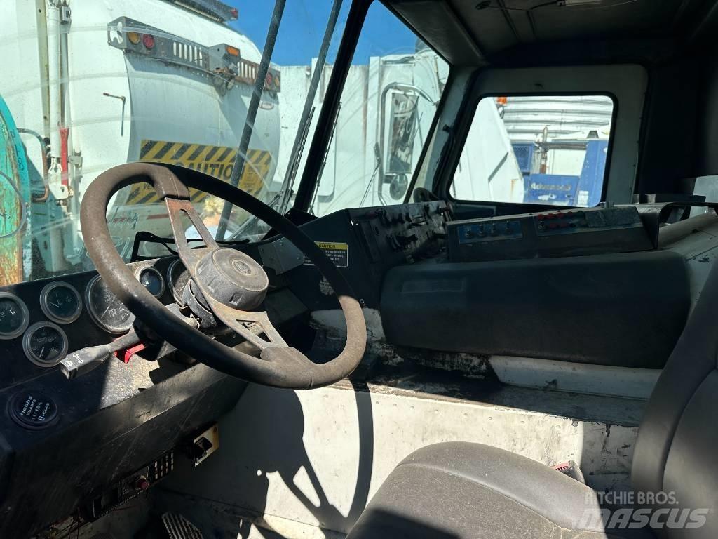 Mack LE Garbage Trucks / Recycling Trucks