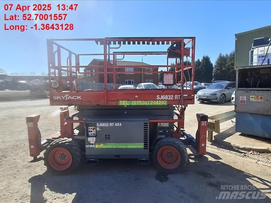 SkyJack SJ 6832 RT Scissor Lifts