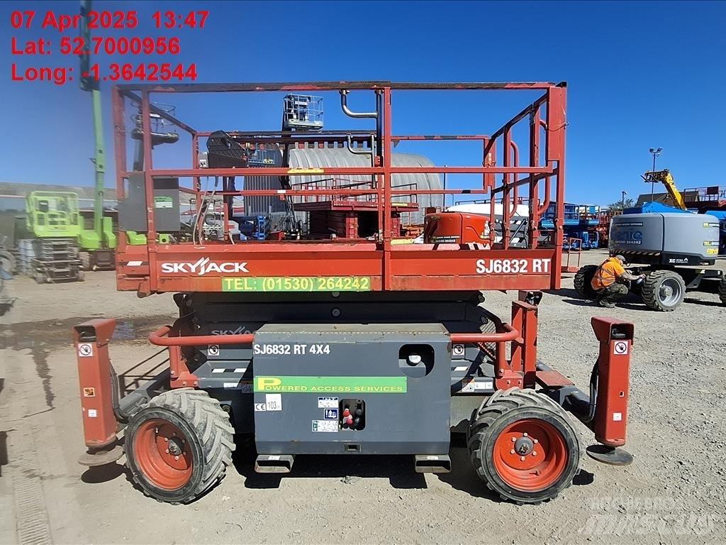 SkyJack SJ 6832 RT Scissor Lifts