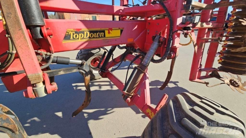 Väderstad Topdown500 Cultivators