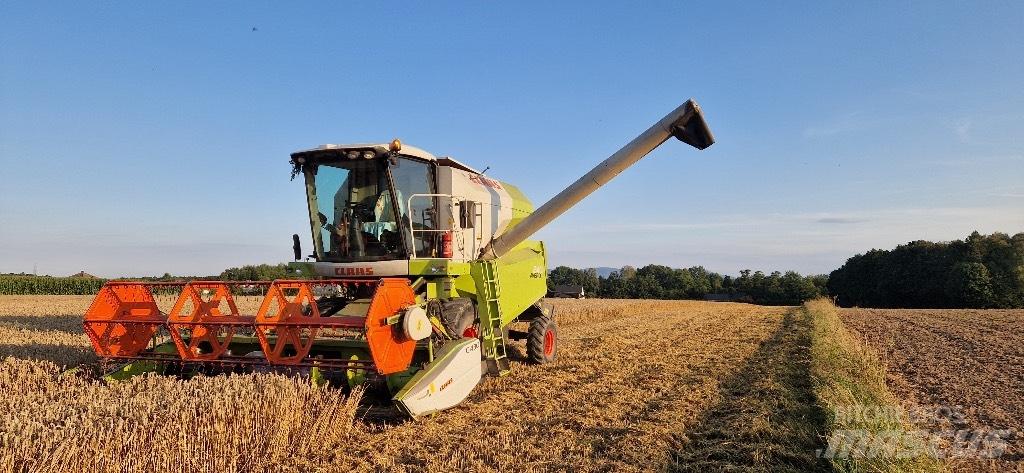 CLAAS Avero 240 Combine Harvesters