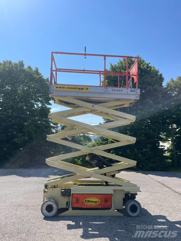 JLG 3246 ES Scissor Lifts