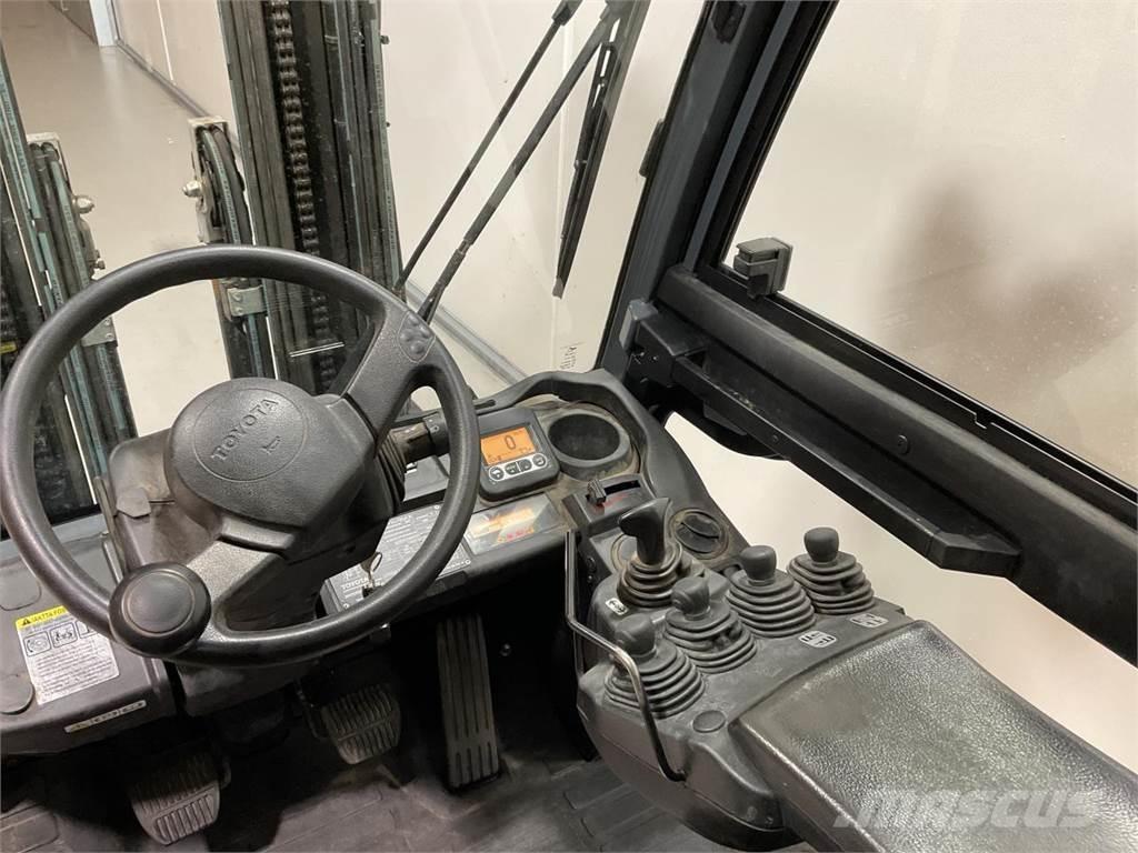 Toyota 52-8FDF30 Diesel Forklifts