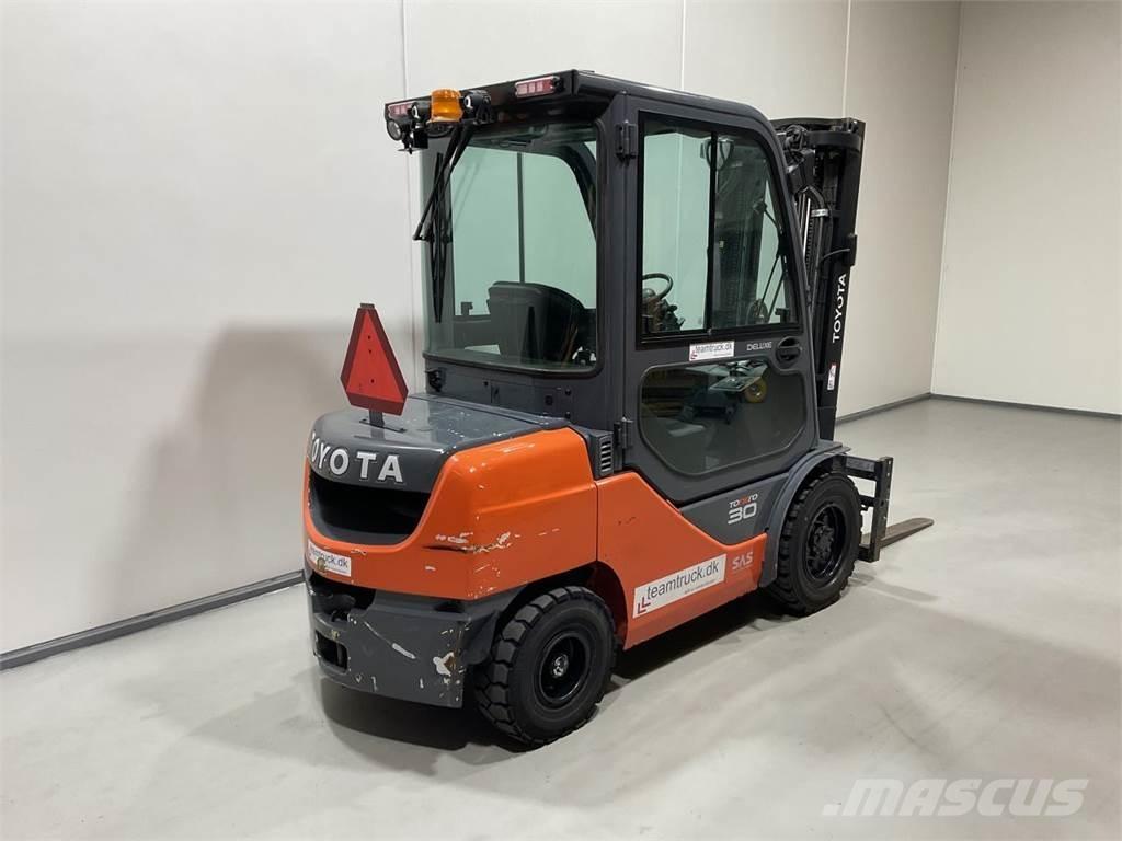Toyota 52-8FDF30 Diesel Forklifts