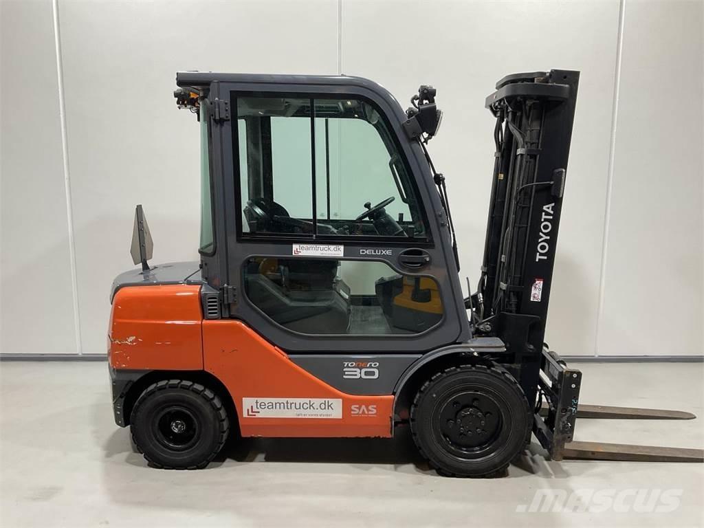 Toyota 52-8FDF30 Diesel Forklifts