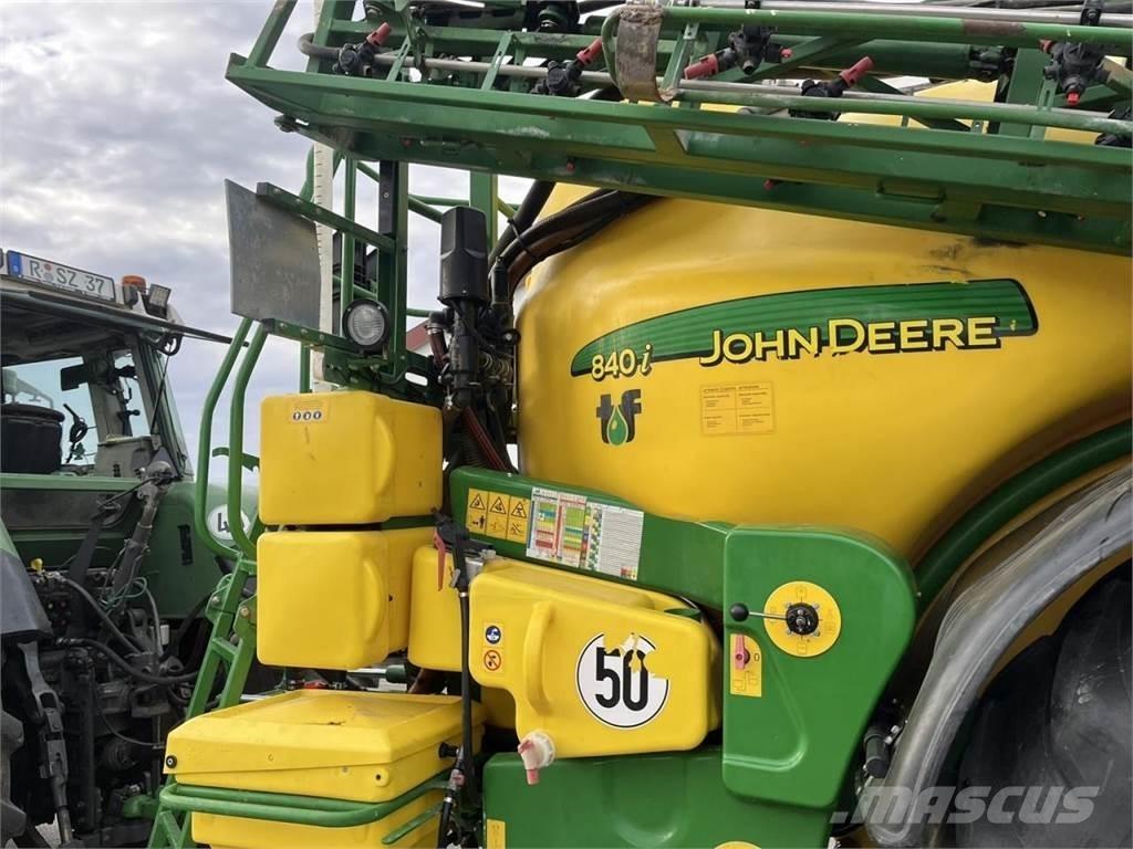 John Deere 840 TF Trailed sprayers