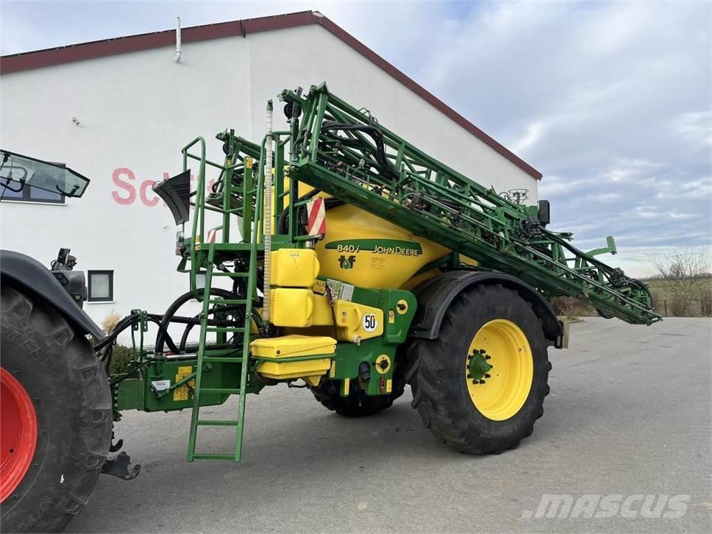 John Deere 840 TF Trailed sprayers