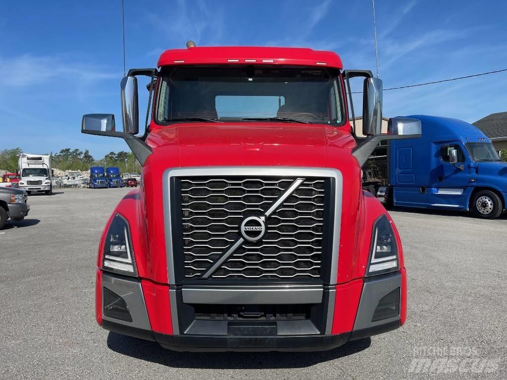 Volvo VNL64T300 Conventional Trucks / Tractor Trucks