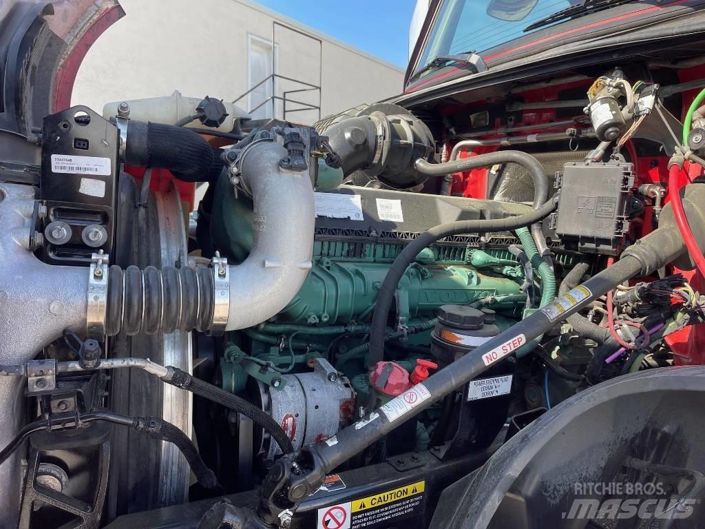 Volvo VNL64T300 Conventional Trucks / Tractor Trucks