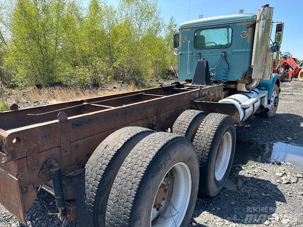 Western Star 4964FX Conventional Trucks / Tractor Trucks