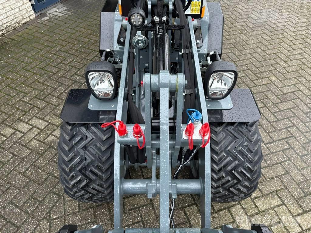 Giant G1500L Xtra Mini Loader