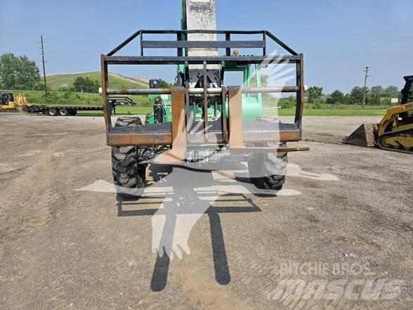 SkyTrak 8042 Telescopic Handlers