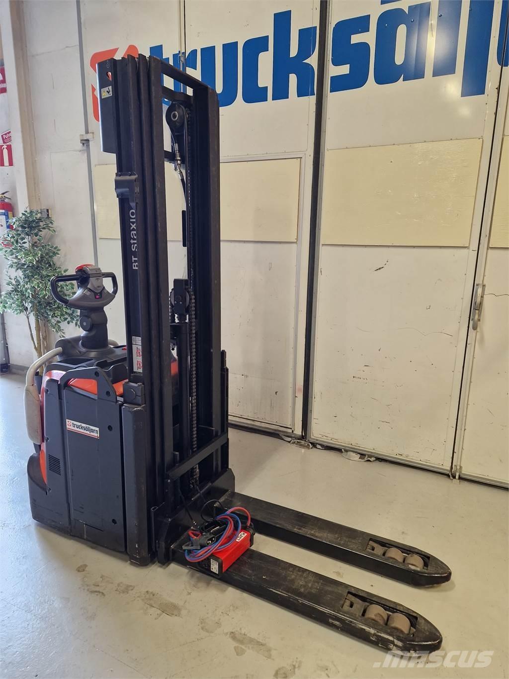 Toyota SPE120L Self Propelled Stackers