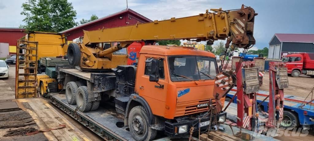 Kamaz 53215 Mobile and all terrain cranes