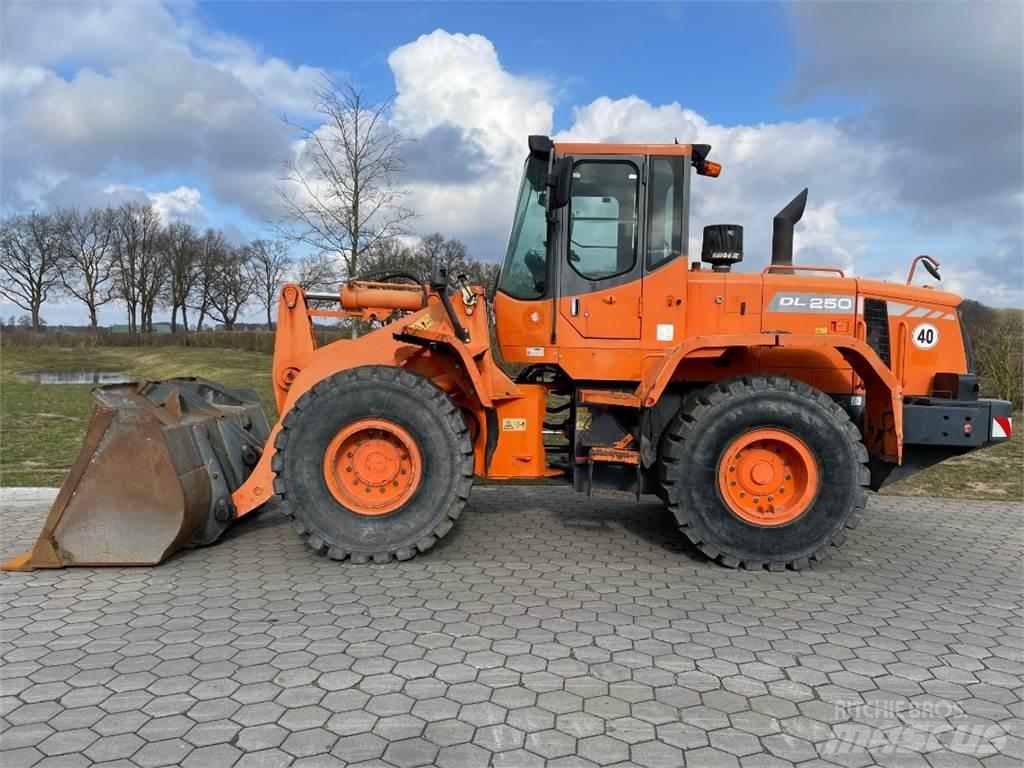 Doosan DL250 Wheel Loaders