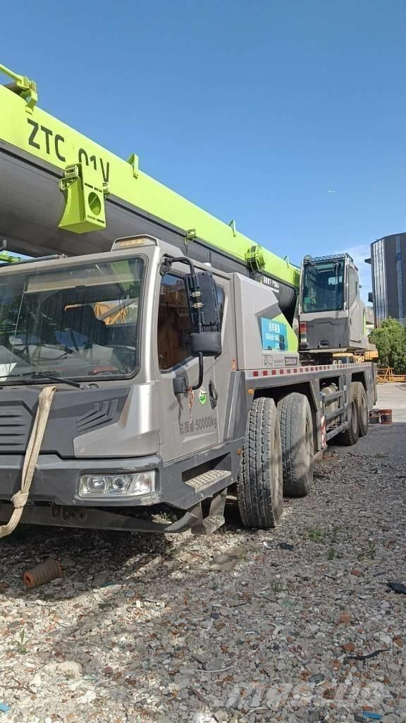 Zoomlion ZTC800 Mobile and all terrain cranes