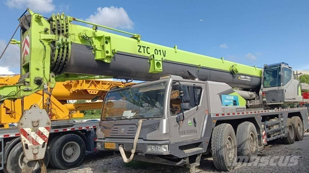 Zoomlion ZTC800 Mobile and all terrain cranes