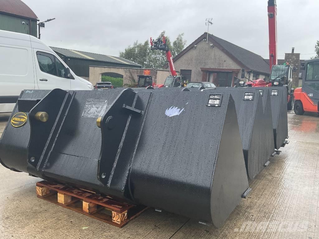 Manitou 1 CM Bucket Telescopic Handlers