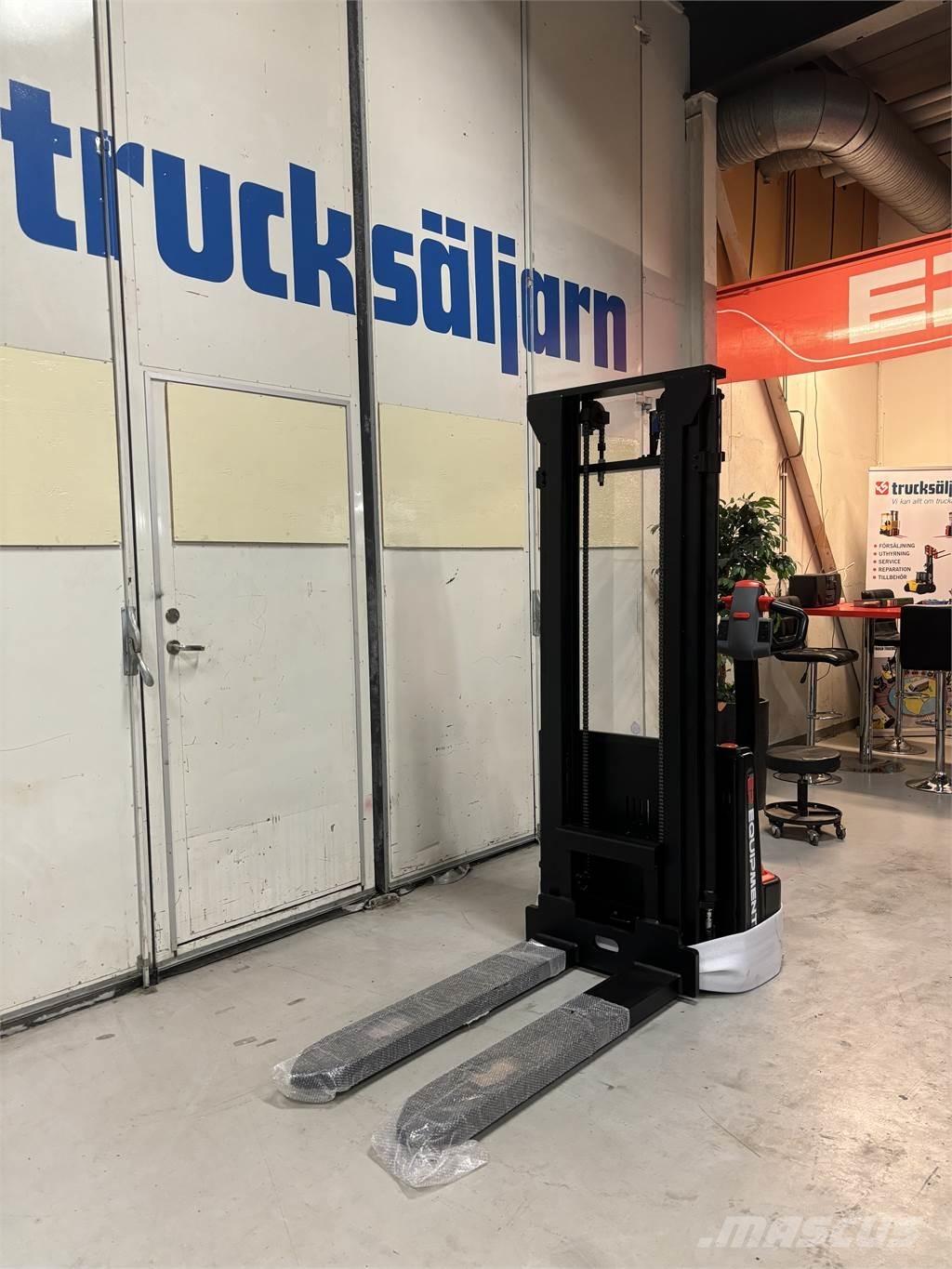 ESA 121 Pedestrian stacker