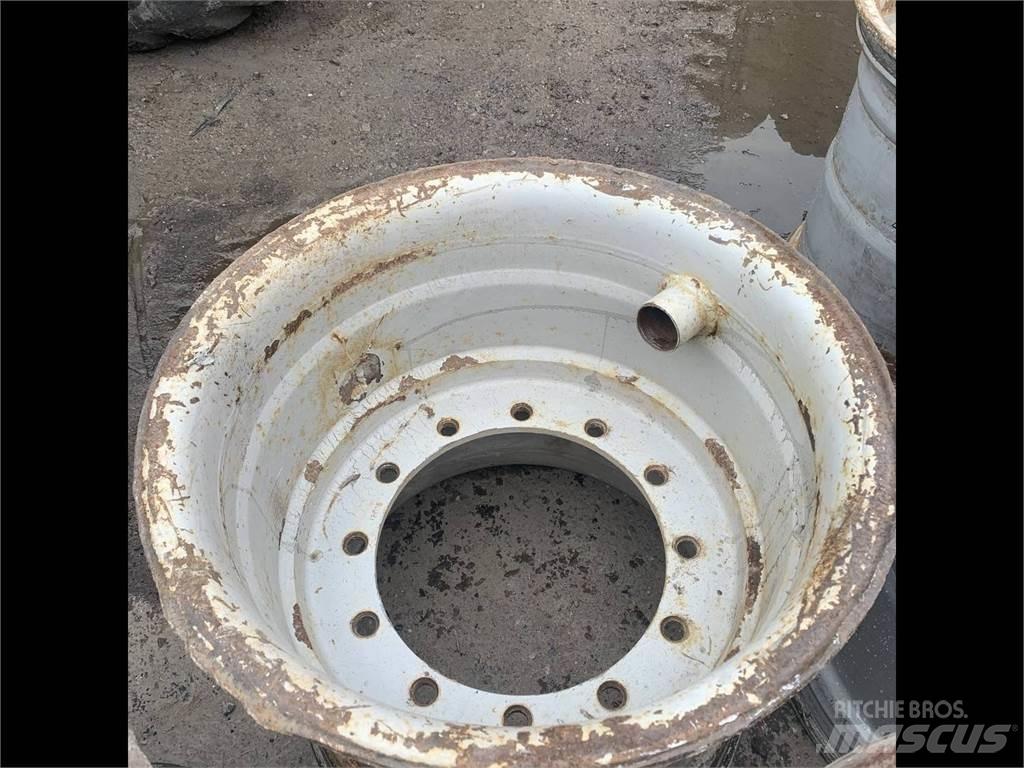 Gremo 1350 24x26,5 Tires, wheels and rims