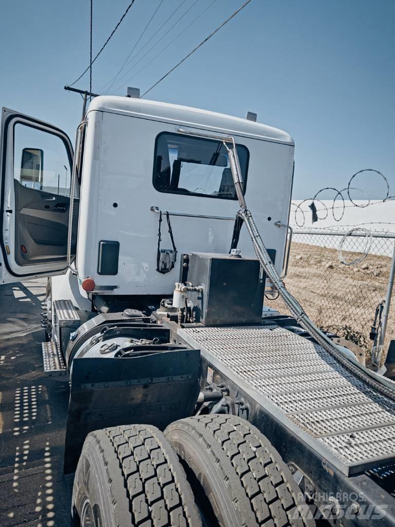 Peterbilt 579 Car Haulers