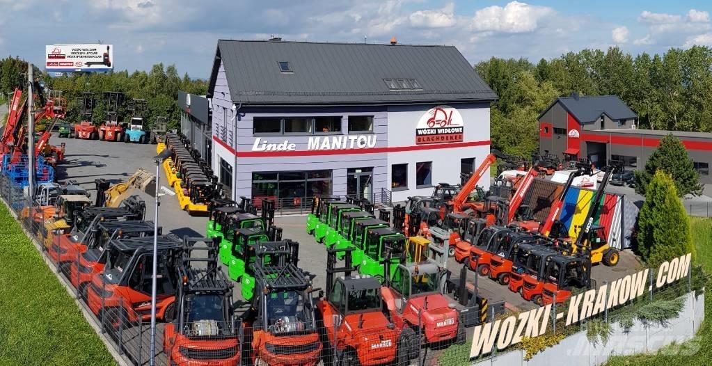 Manitou M30-4 Rough Terrain Trucks