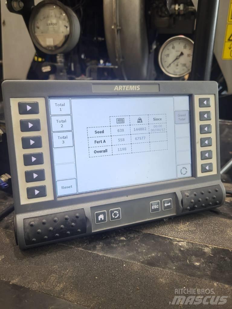 Horizon DSX 60-16 Farm Drills