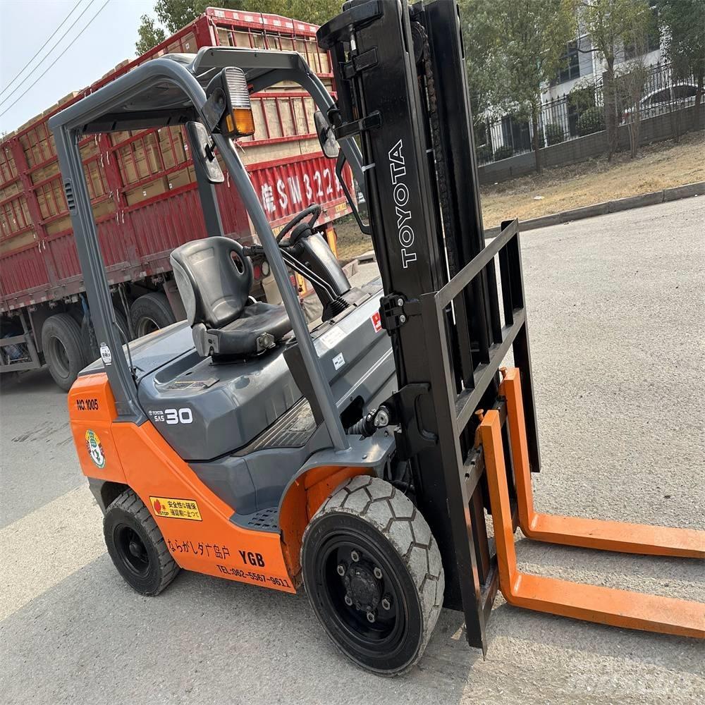Toyota 8 FDK 30 Diesel Forklifts