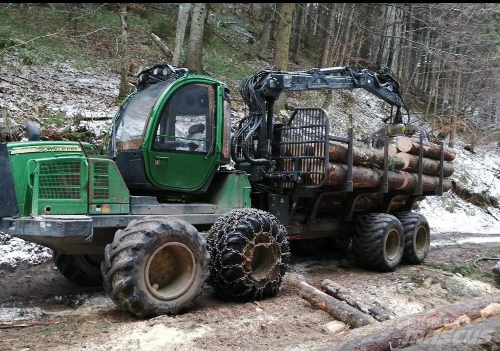 John Deere 1110 E Forwarders