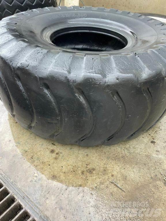  Diversen banden Tires, wheels and rims