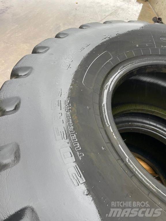  Diversen banden Tires, wheels and rims
