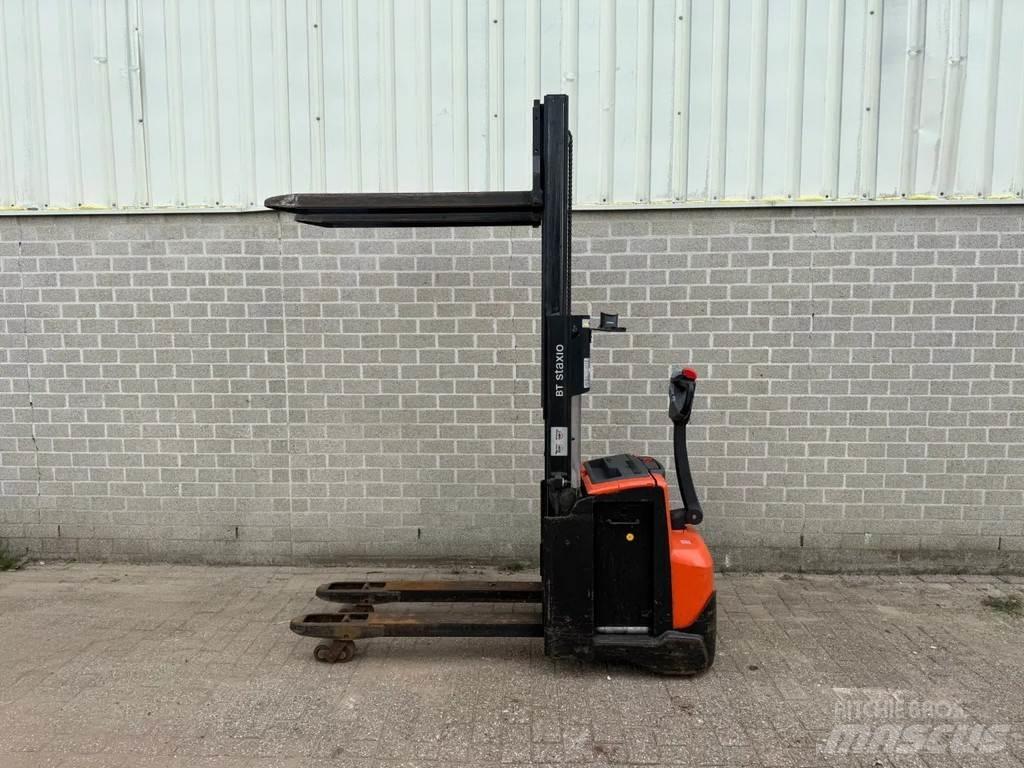 BT SWE200D Pedestrian stacker