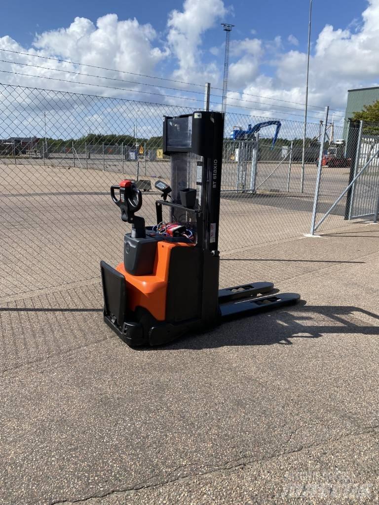 Toyota SWE 120 Pedestrian stacker