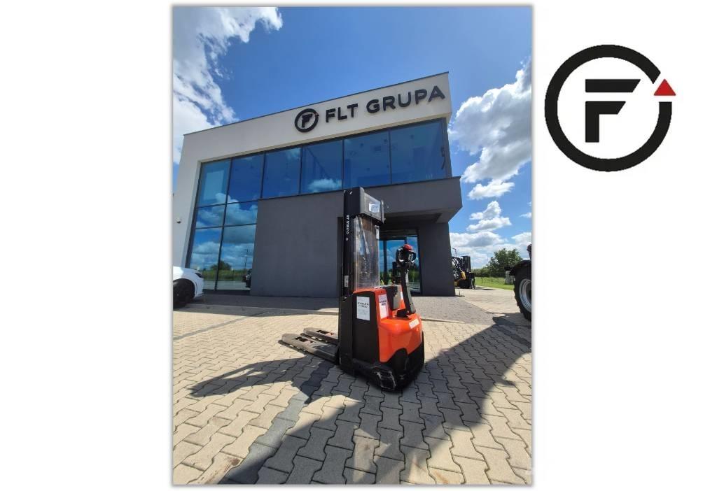 Toyota SWE140 Pedestrian stacker