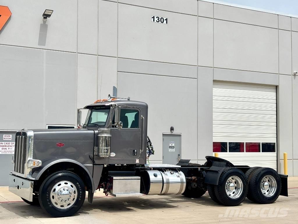 Peterbilt 389 Conventional Trucks / Tractor Trucks