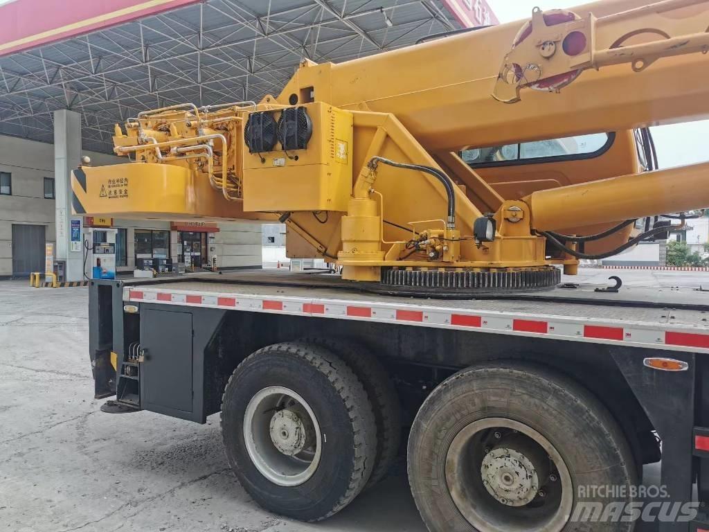 XCMG QY 25 K5-I Mobile and all terrain cranes