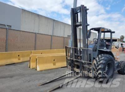 CASE 586H Rough Terrain Trucks
