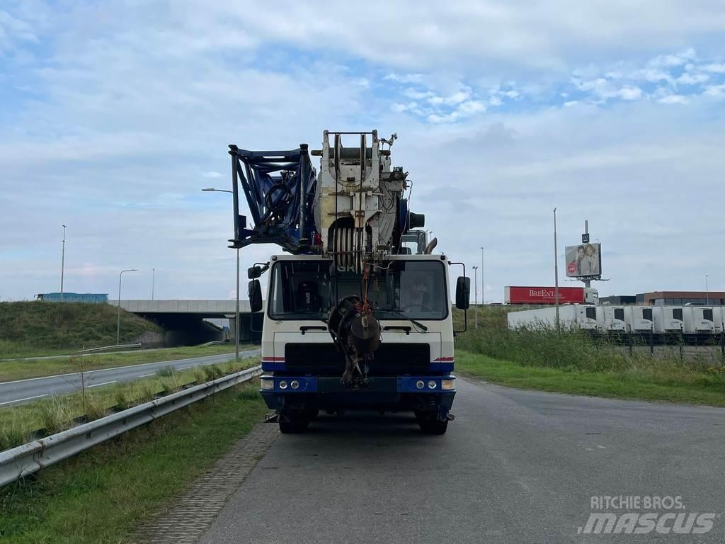 Grove GMK4075 Mobile and all terrain cranes
