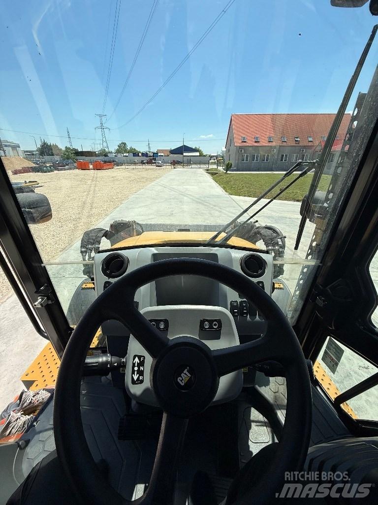 CAT 432f2 Backhoe Loaders