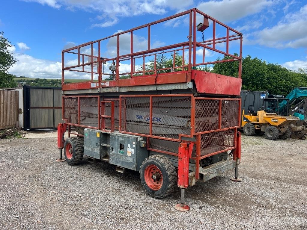 SkyJack SJ 9250 Scissor Lifts