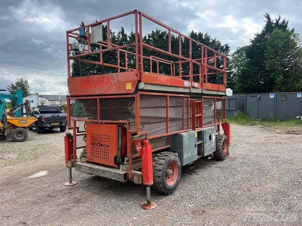 SkyJack SJ 9250 Scissor Lifts
