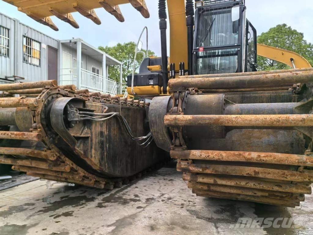 CAT 320 D Amphibious Excavators