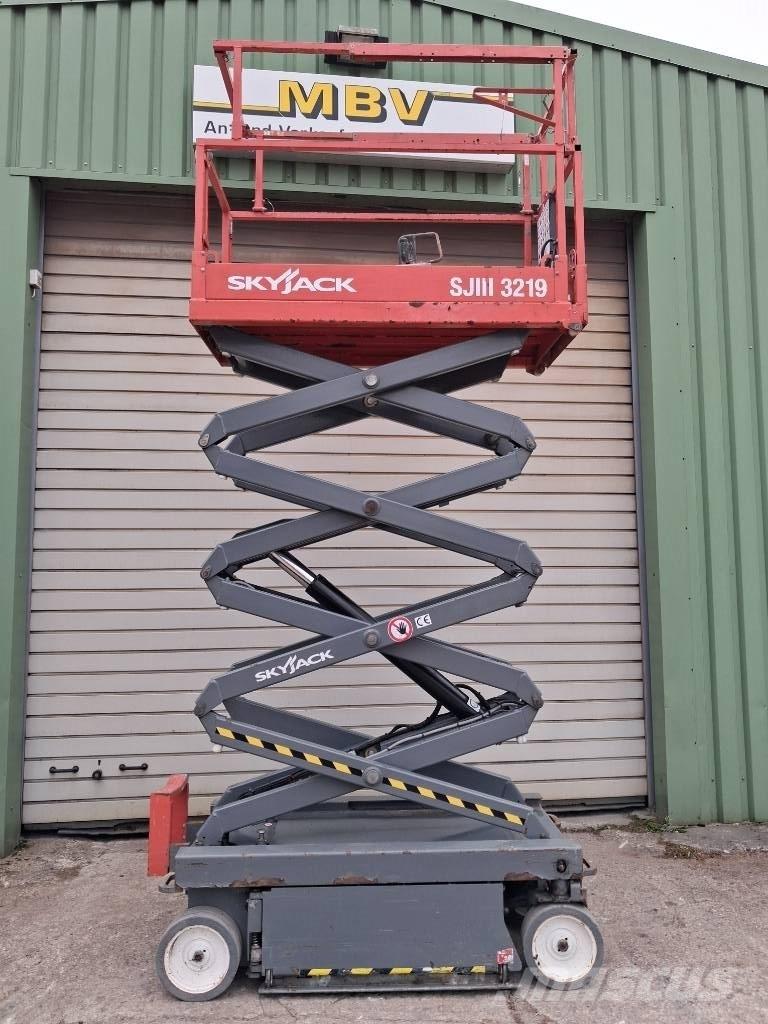 SkyJack SJ III 3219 Scissor Lifts